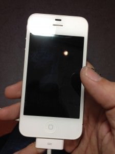 うんともすんとも言わず…なiPhone4