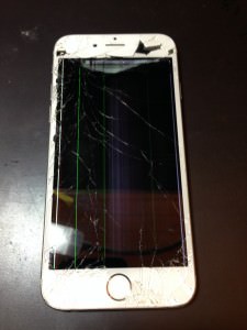落した衝撃で割れてしまったiPhone6