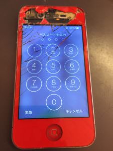 赤色のガラス割れのiPhone4s