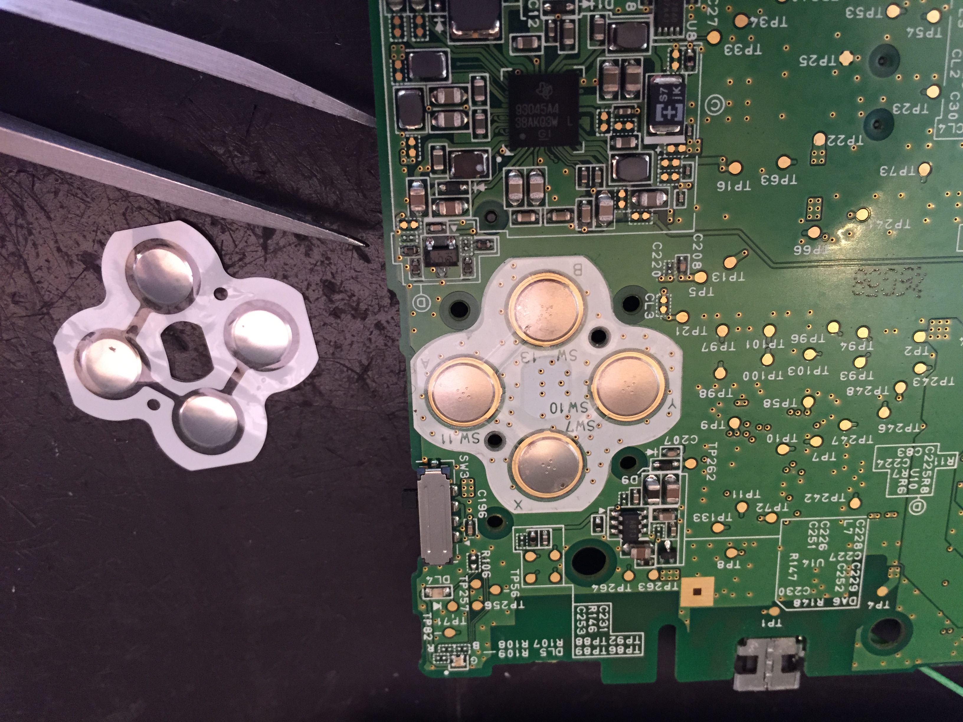 Aボタンの反応が悪い ニンテンドー３dsll 沖縄 Iphone修理 スマイルファクトリー