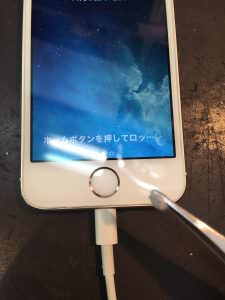 ゴミ詰まりを解消してiPhone修理完了