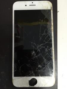 1年前にiPhone6の画面が割れて以降使い続けた