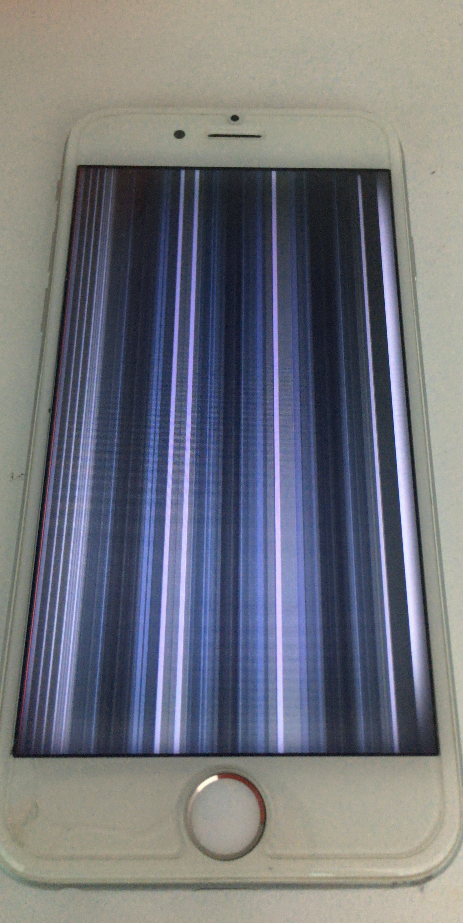 画面がストライプ なiphone6s 沖縄 Iphone修理 スマイルファクトリー