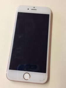 音は鳴るが真っ暗のiPhone6s