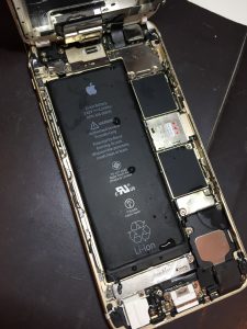 中に水滴が残ったiPhone6s