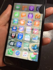 液モレ・表示不良のiPhone7