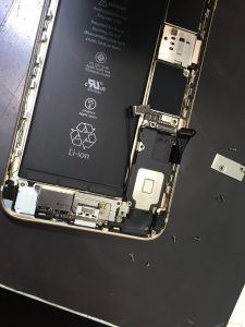 充電ドックが故障しているiPhone6plus