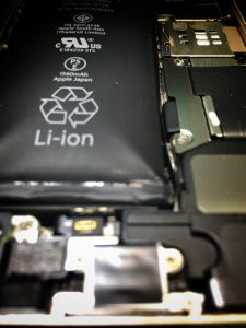 iPhone5s膨張バッテリー