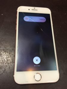 修理前iPhone７　ひび割れ　