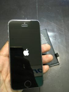 iPhone5sバッテリー交換