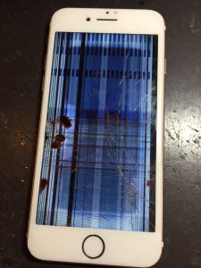 縦横の線と液モレで操作不可のiPhone7