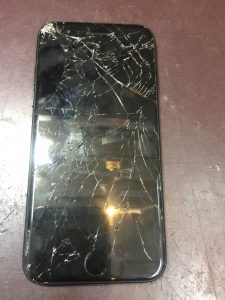 iPhone７ガラス割れ修理前