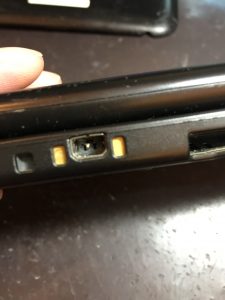 ３DSLL充電口修理前