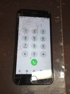iPhone7ガラス割れ修理前
