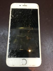 iPhone6ｓガラス割れ修理前