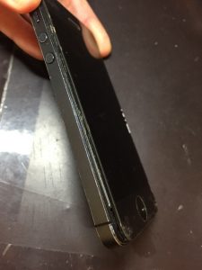 パネル横に隙間が出来てるiPhone5