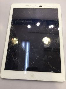 全面バキバキに割れてるiPad Air