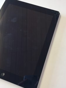 ガラス割れのiPad4