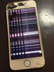 iPhone5sがチェック模様の表示不良に！