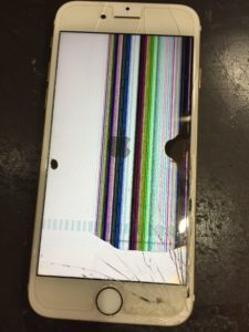虹色のたて線とタッチ不良のiPhone7