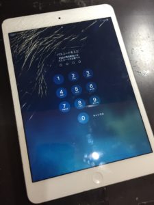 左上が細かく割れてるiPad mini2