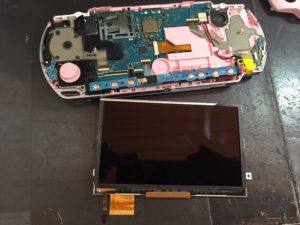 液晶パネルを外しました！