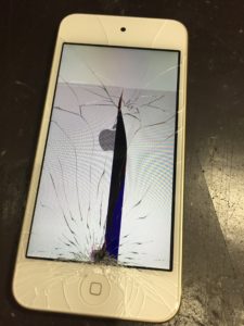 液晶まで割れてタッチ不良のiPod touch 6