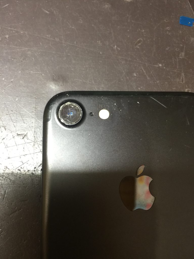 iPhone7 カメラレンズカバーヒビ割れ 宜野湾市より 沖縄 iPhone修理 スマイルファクトリー
