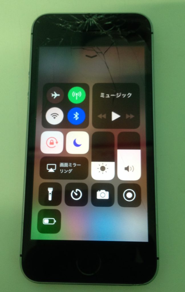 ガラス割れ Iphone Se 沖縄 Iphone修理 スマイルファクトリー
