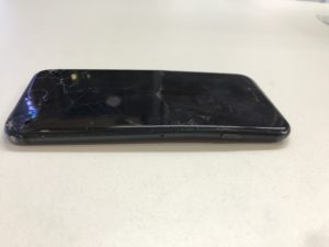 本体が曲がってガラス割れのiPhone7