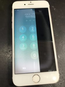 右側が真っ暗になってるiPhone6s