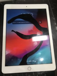 黒い模様のような液漏れのiPad6