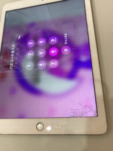 主に右側が割れてるiPad5