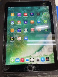 ホームボタン周りなどが割れたiPad5