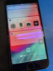 画面下側に薄い横線がでる表示不良のiPhone8