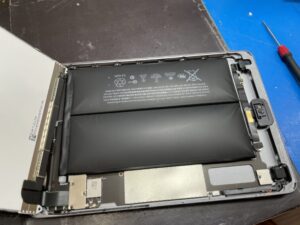 膨張したiPad mini2のバッテリー