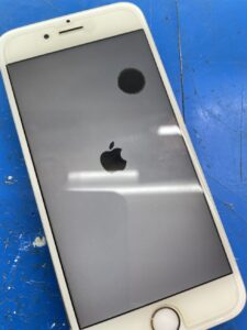 液漏れして黒い斑点があるiPhone6s