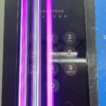 ピンクの縦線が出ているiPhone11ProMax